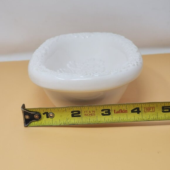 Set Of 2 White Ceramic Floral Soap Dishes With Embossed Design Bathroom Decor - Picture 13 of 15